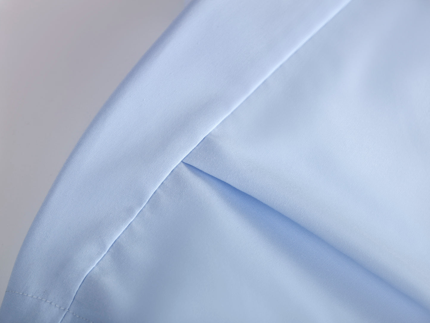 Priesterhemd Modell „Sisto“ – Hellblau (Kurzarm)